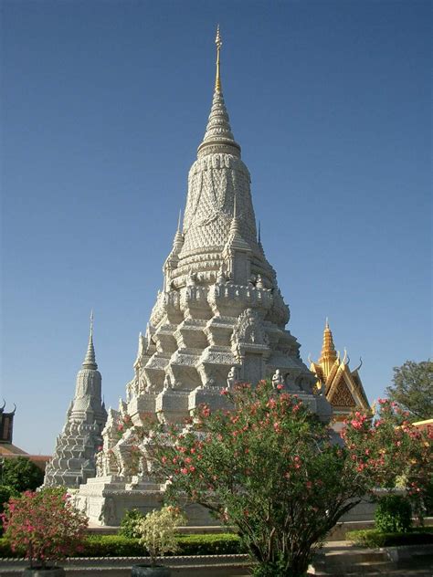   Pagoda of the Ten Thousand Buddhas:  A Marvel of Ancient Architecture and Serene Beauty